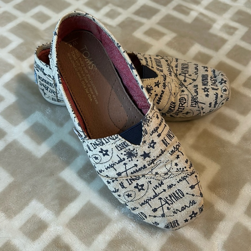Tom's Be Inspired Shoes - Size Women’s 5